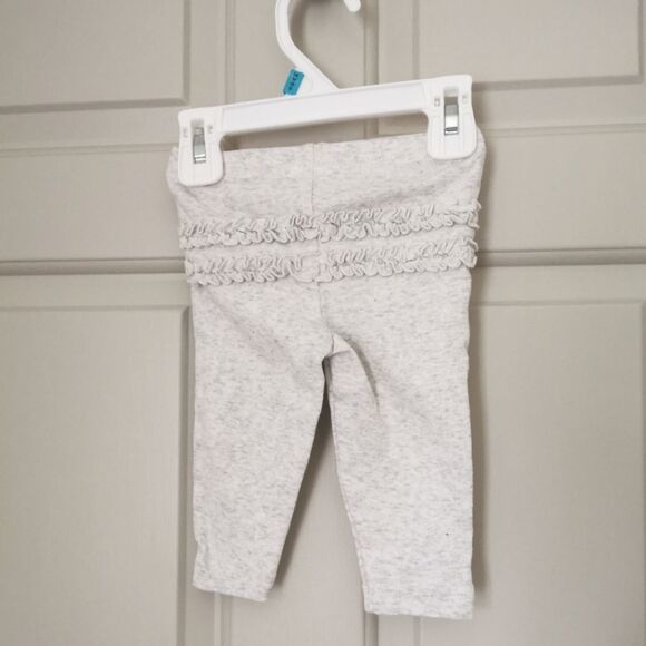 5/$10 Carter's leggings size 6m - Picture 2 of 3